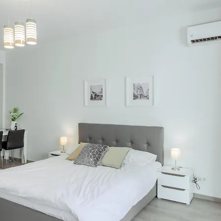 Atlas Unirii: Upscale Flats In The Heart Of Bucharest! Бухарест