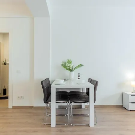 Atlas Unirii: Upscale Flats In The Heart Of Bucharest! Apartment *