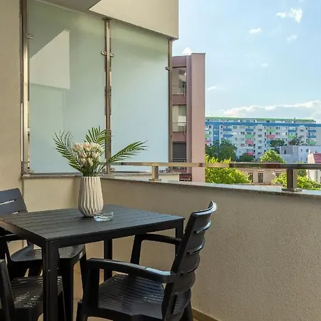 Atlas Unirii: Upscale Flats In The Heart Of Bucharest! Apartament Bukareszt