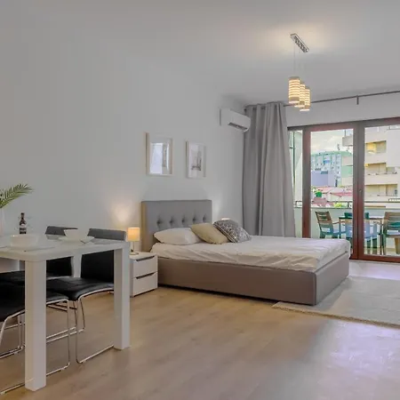 Atlas Unirii: Upscale Flats In The Heart Of Bucharest! 아파트 부쿠레슈티